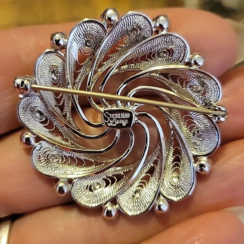 Vintage Lang Sterling Silver Flower Brooch - Picture 2 of 6